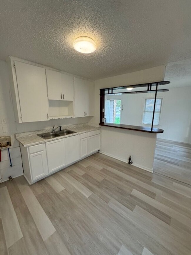 Foto del edificio - 3bd 1ba Ready for Immediate Move-in