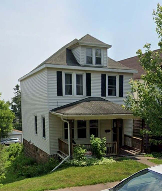 Building Photo - 1120 E 6th St