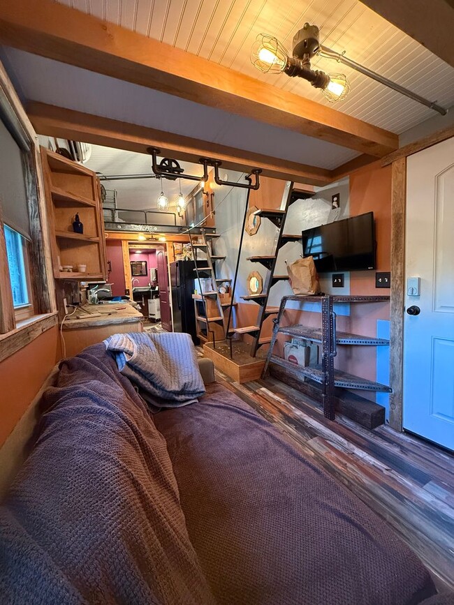 Foto del edificio - Tiny Home Adventure Awaits! W/ Creative Space