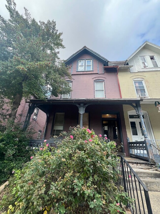 Building Photo - 405 Green Terrace