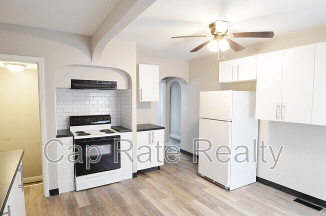 Foto del edificio - 1366 Duxberry Ave