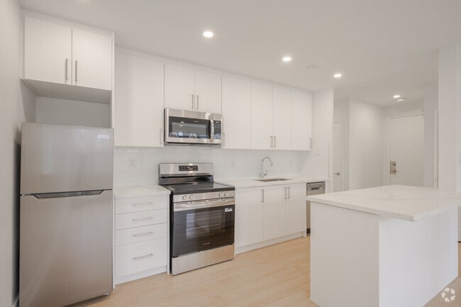 1BR, 1BA - 636SF - Kitchen - 107 Redpath