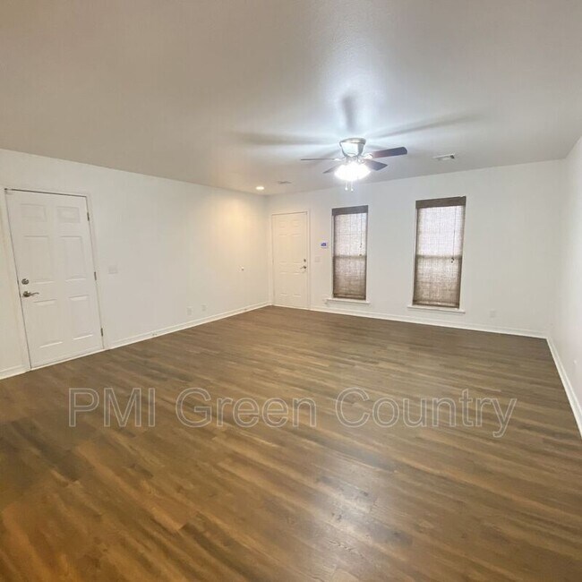 Building Photo - 1200 W Jackson Ct