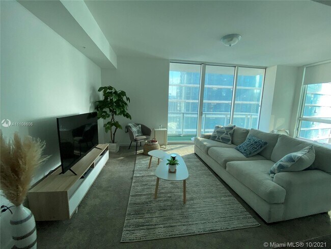 Building Photo - 300 S Biscayne Blvd