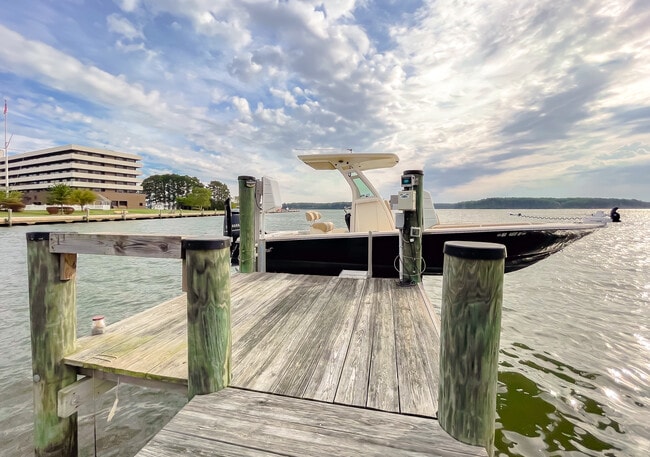 Building Photo - 17246 Piney Point Rd