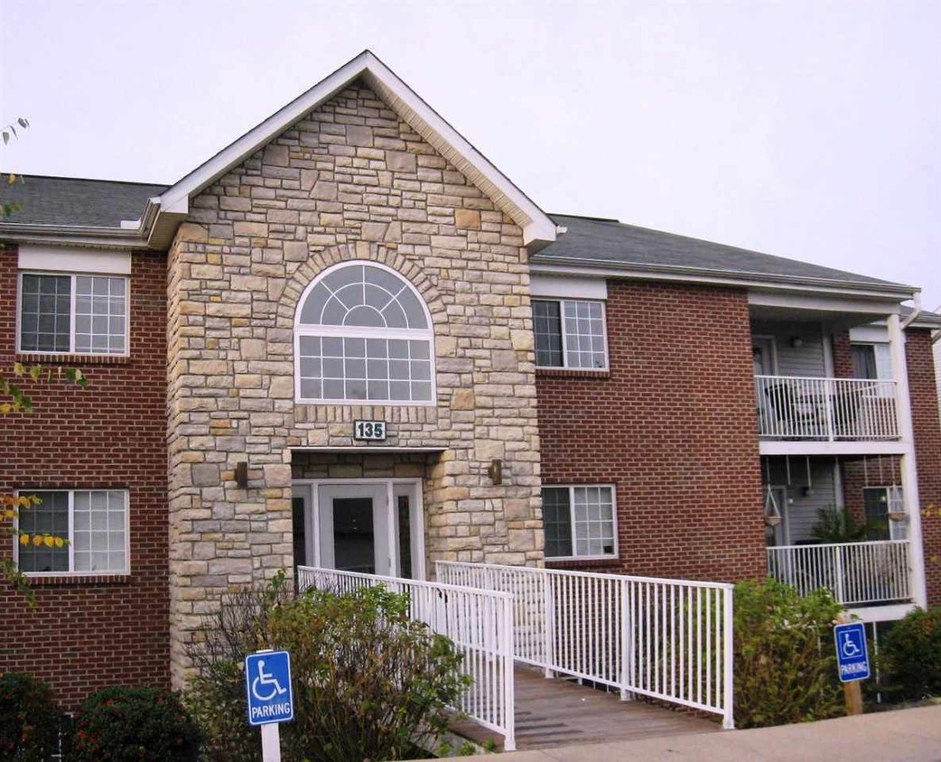 Primary Photo - 135 Dale Hollow Dr