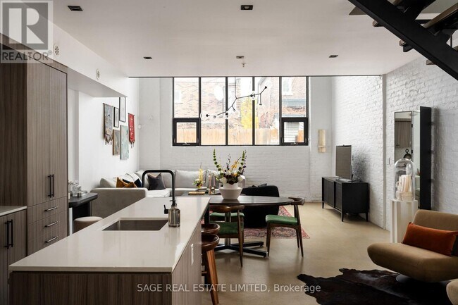 Photo du bâtiment - 50 Bartlett Ave