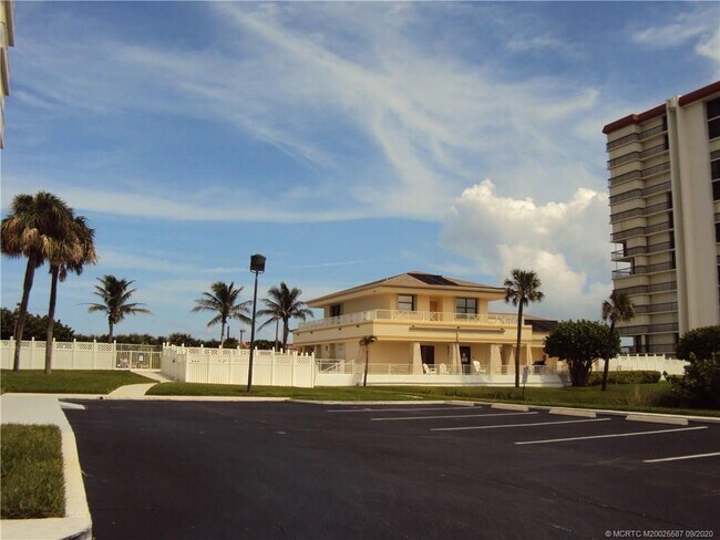 Foto del edificio - 10600 S Ocean Dr