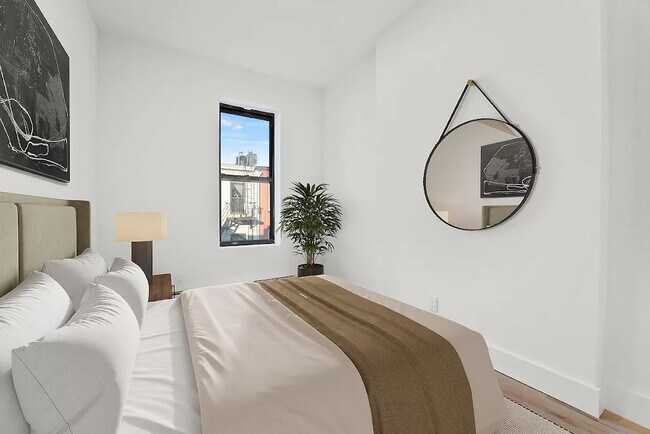 Building Photo - 419 3rd St.