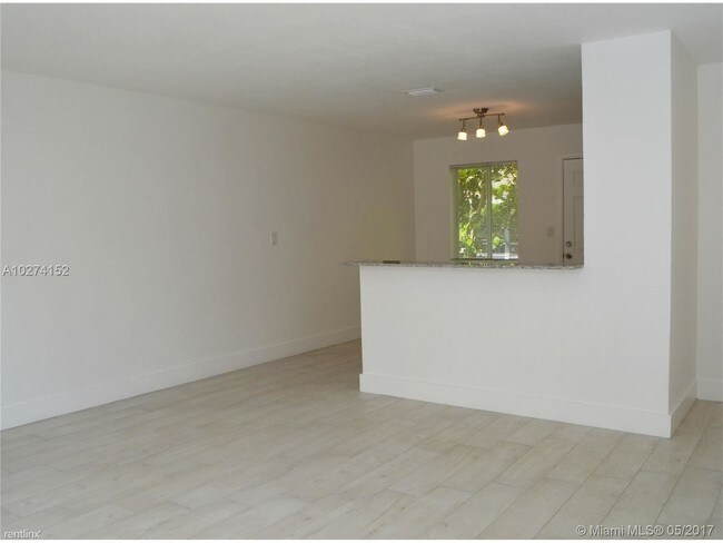 Building Photo - 548 NE 66th St