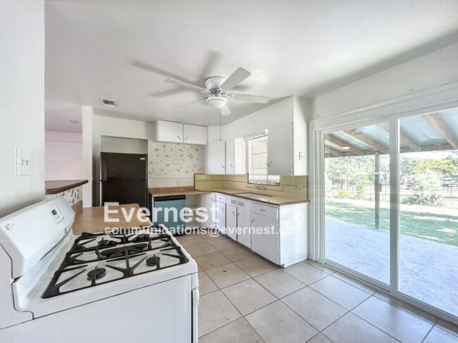 Building Photo - 618 Pilgrim Dr