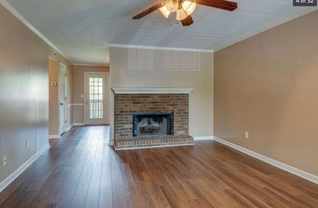Building Photo - Great Bellevue Condo Rental