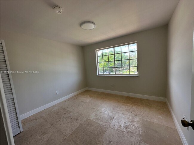 Foto del edificio - 11810 NE 19th Dr