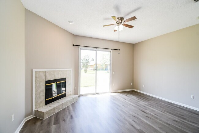 Foto del edificio - 10332 Marsh Hawk Dr
