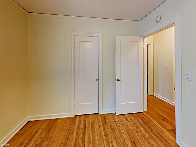 Building Photo - 1 br, 1 bath  - 340 S 10th St Apt 4