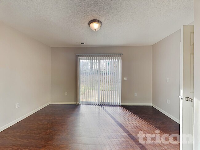 Foto del edificio - 979 Stinson Glen Ln