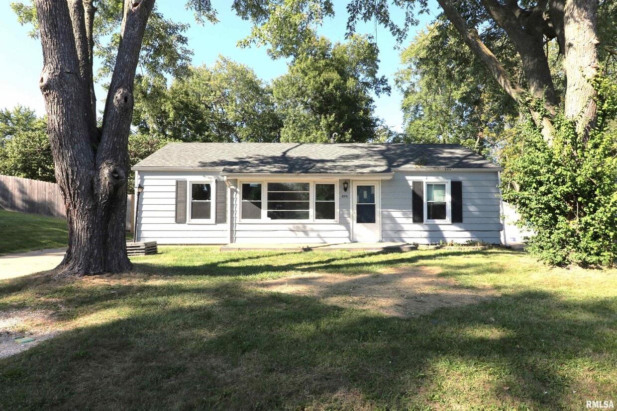 Primary Photo - 2515 W Camille St