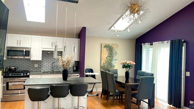Building Photo - 341 Le Parc Cir