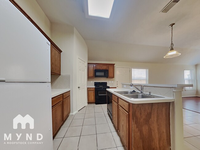 Foto del edificio - 807 Forest Star