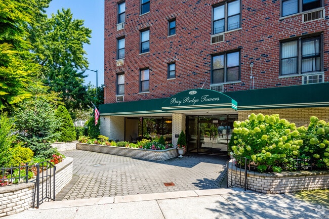 Entrada - 149 Marine Ave