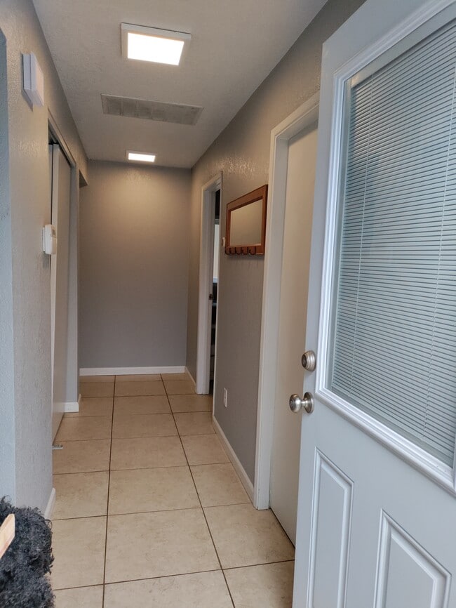 Building Photo - 915 Tipsoo Loop N