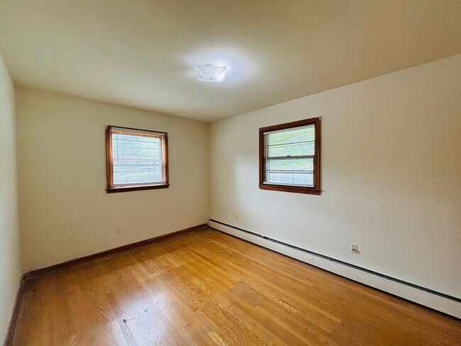 Building Photo - 121 Hearthstone Dr