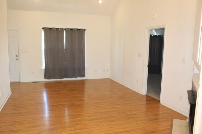 Foto del edificio - 212 Killdeer Dr