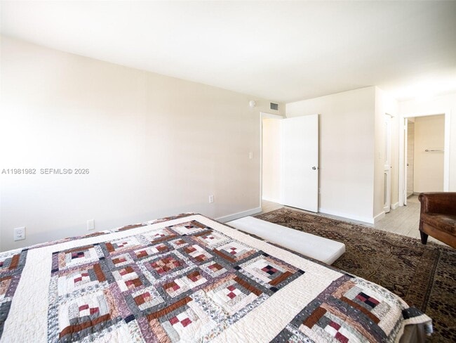 Building Photo - 1665 Bay Rd