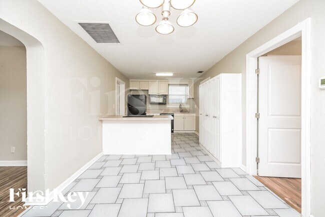 Building Photo - 7309 N Dartmouth Ave