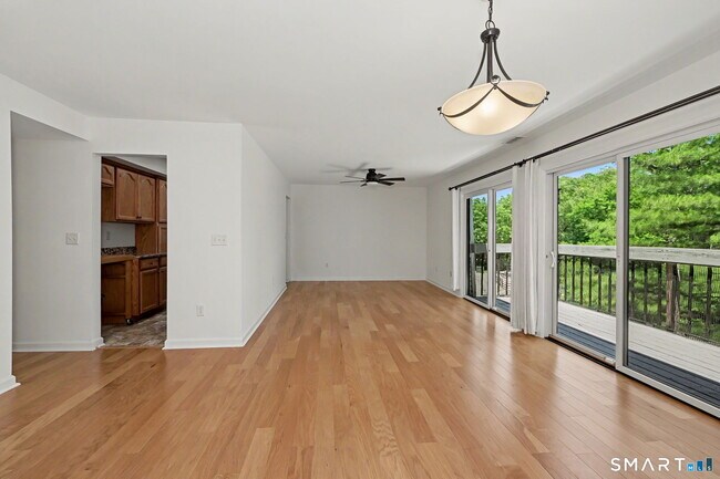Foto del edificio - 73 Riverside Ave