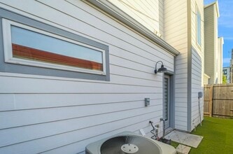 Building Photo - 622 Janisch Rd