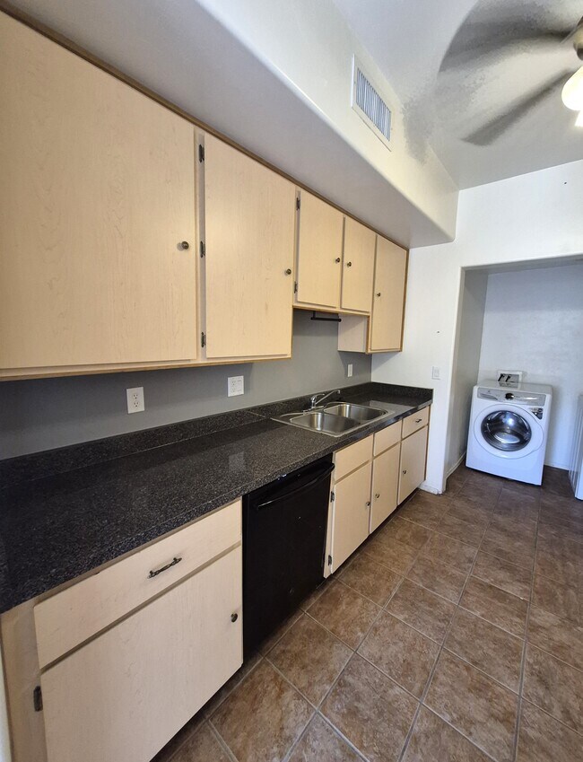 Building Photo - 18841 S Brentford Dr