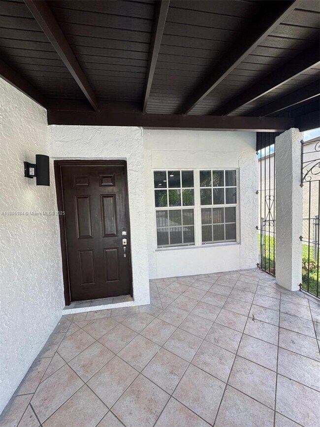 Foto del edificio - 6566 W 2nd Ct