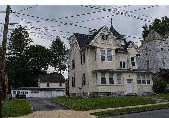 Building Photo - 220 Owen Ave