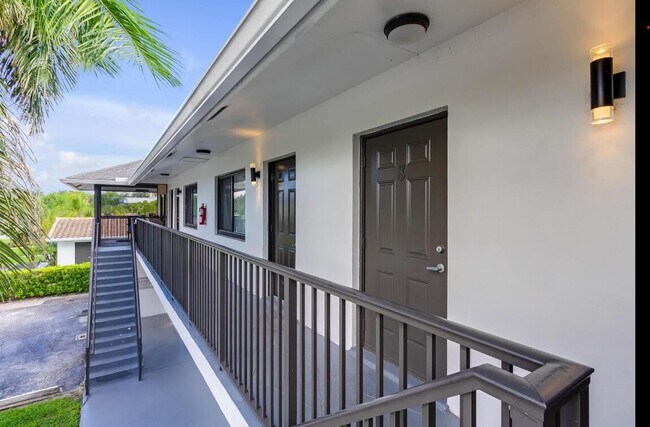 Foto del edificio - 520 NE 44th St