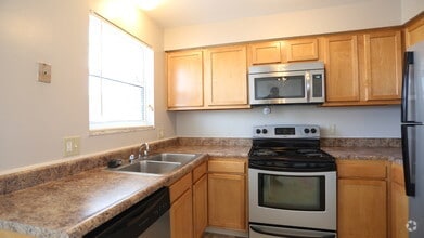 Kitchen - Williamsburg Square