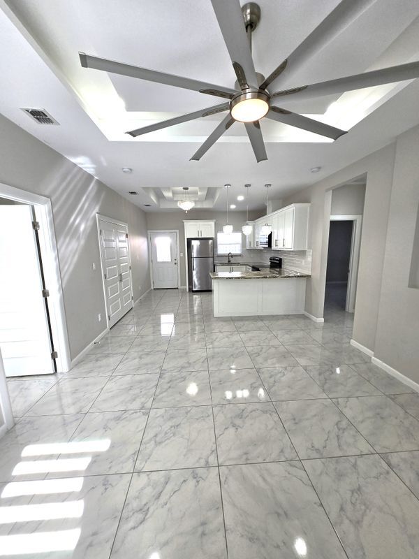 Foto del edificio - 1018 N Woodson Ave