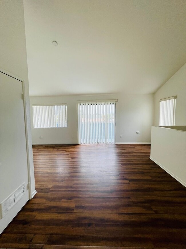 Building Photo - 792