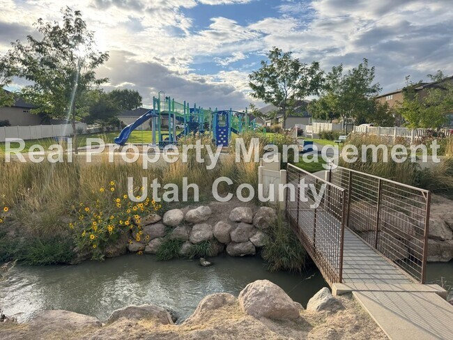 Foto del edificio - Beautiful home next to walking trails in S...