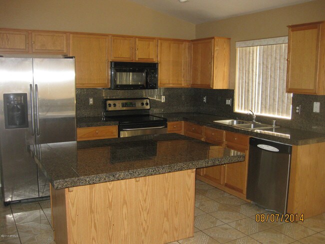 Building Photo - 13625 W Solano Dr