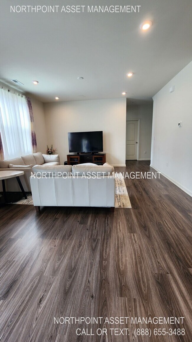 Foto del edificio - Spacious 4 Beds 3 Baths in Shelbyville