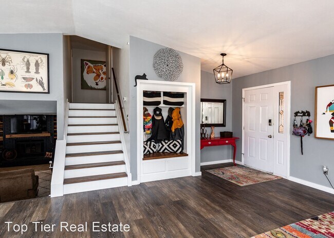 Building Photo - 4 br, 3.5 bath House - 1060 Golden Hills Road