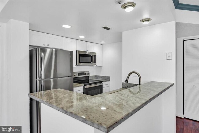 Building Photo - 14016 Vista Dr