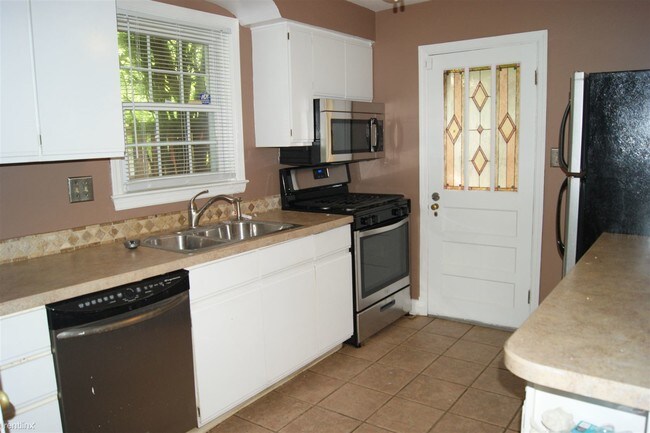 Foto del edificio - 3 br, 1.5 bath House - 731 Howard Rd