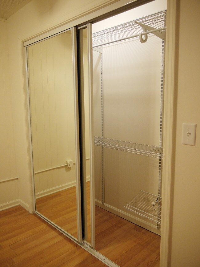 Ample closet space - 909 S Laflin St