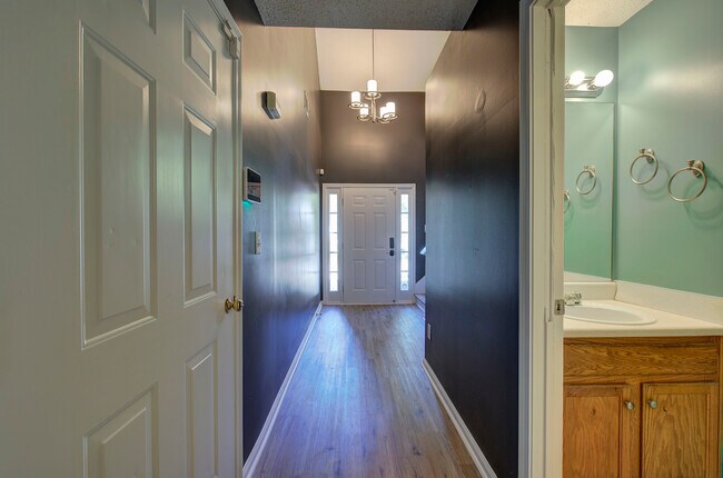 Building Photo - 7202 Cedar Forest Dr