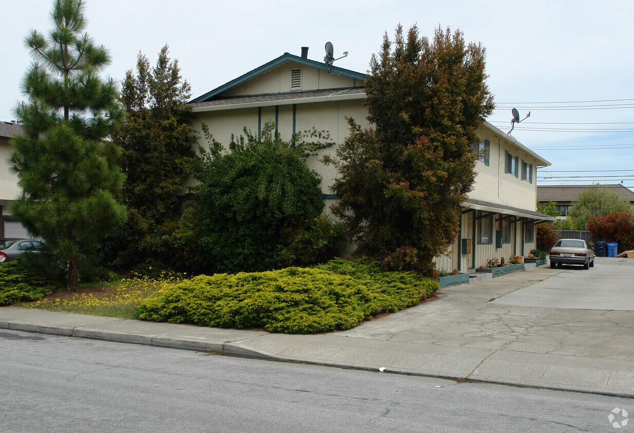 Building Photo - 1704 Noranda Dr