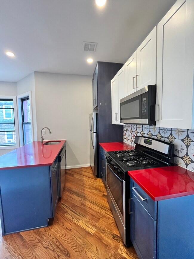 739 Garfield Ave 3B - 735 Garfield Ave