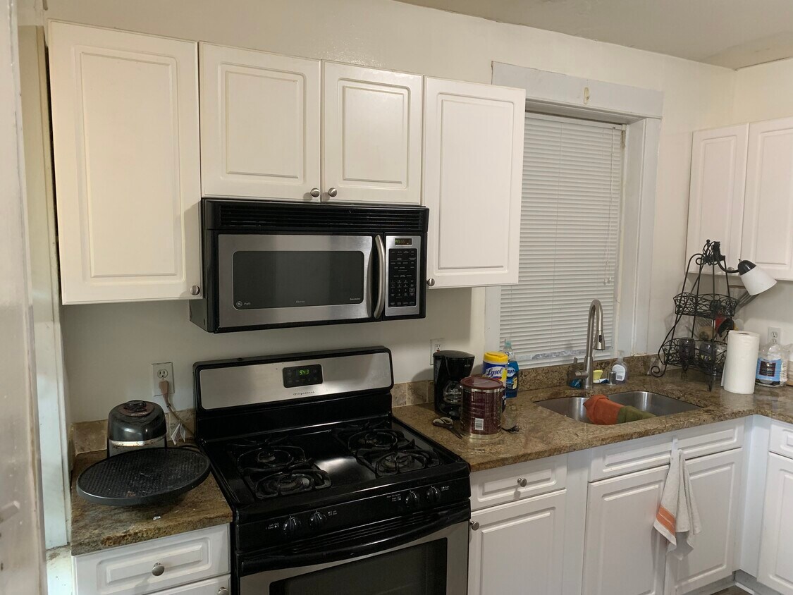 Foto principal - 1246 W Nelson St