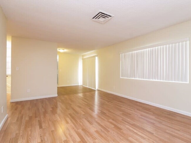 Foto del edificio - 3830 Modesto Dr